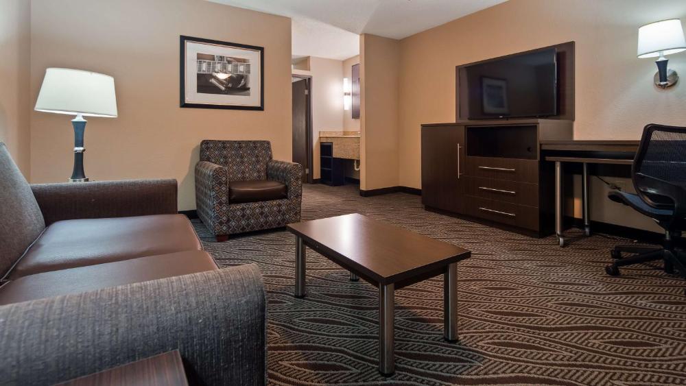 Queen Suite with Two Queen Beds and Sofa Bed interior